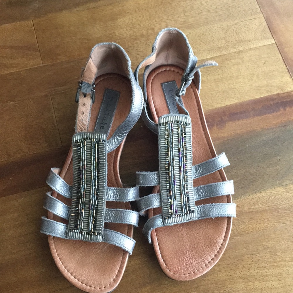 Nurture gray sandals